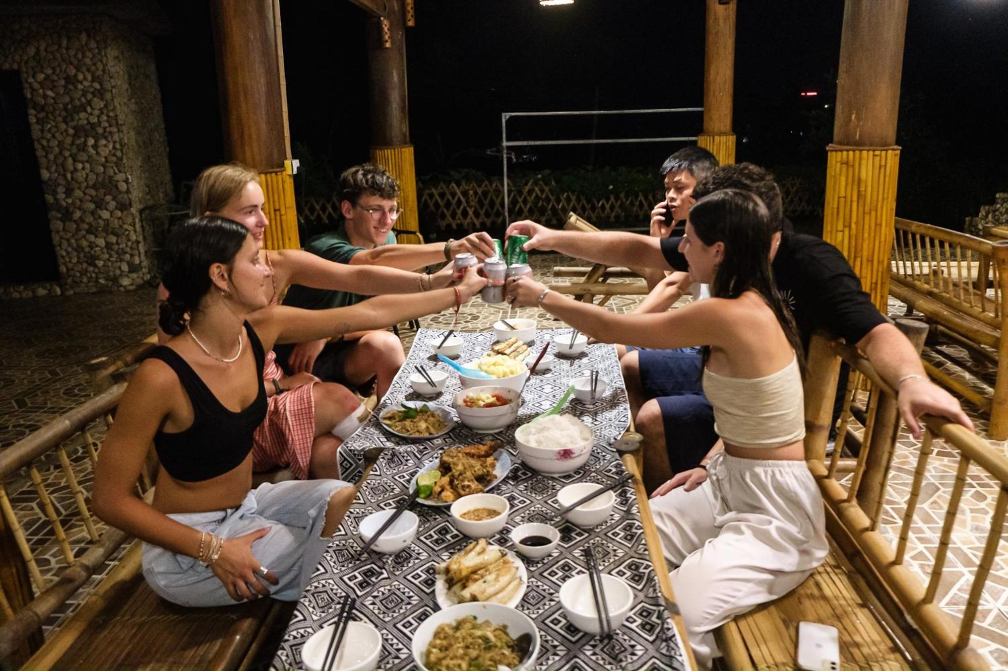 Nha Tan - Mai Chau Homestay And Tours Exterior foto